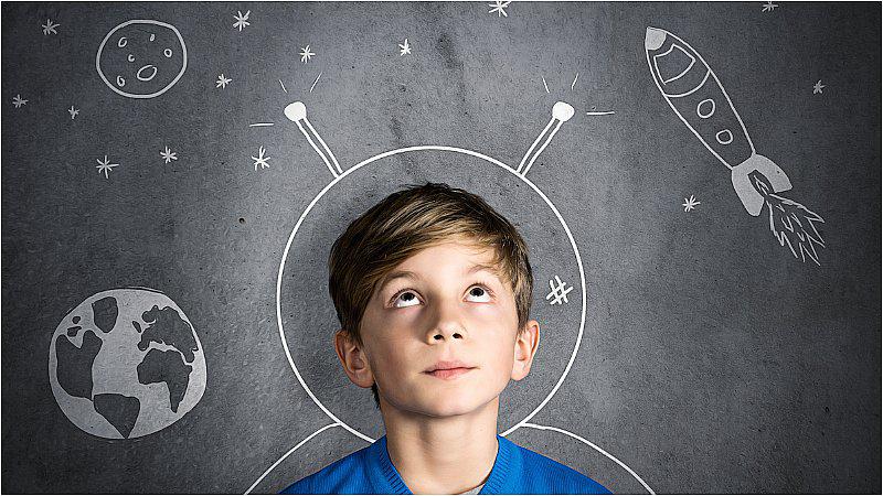 Más niños quieren ser youtubers en vez de astronautas o bomberos, asegura encuesta 