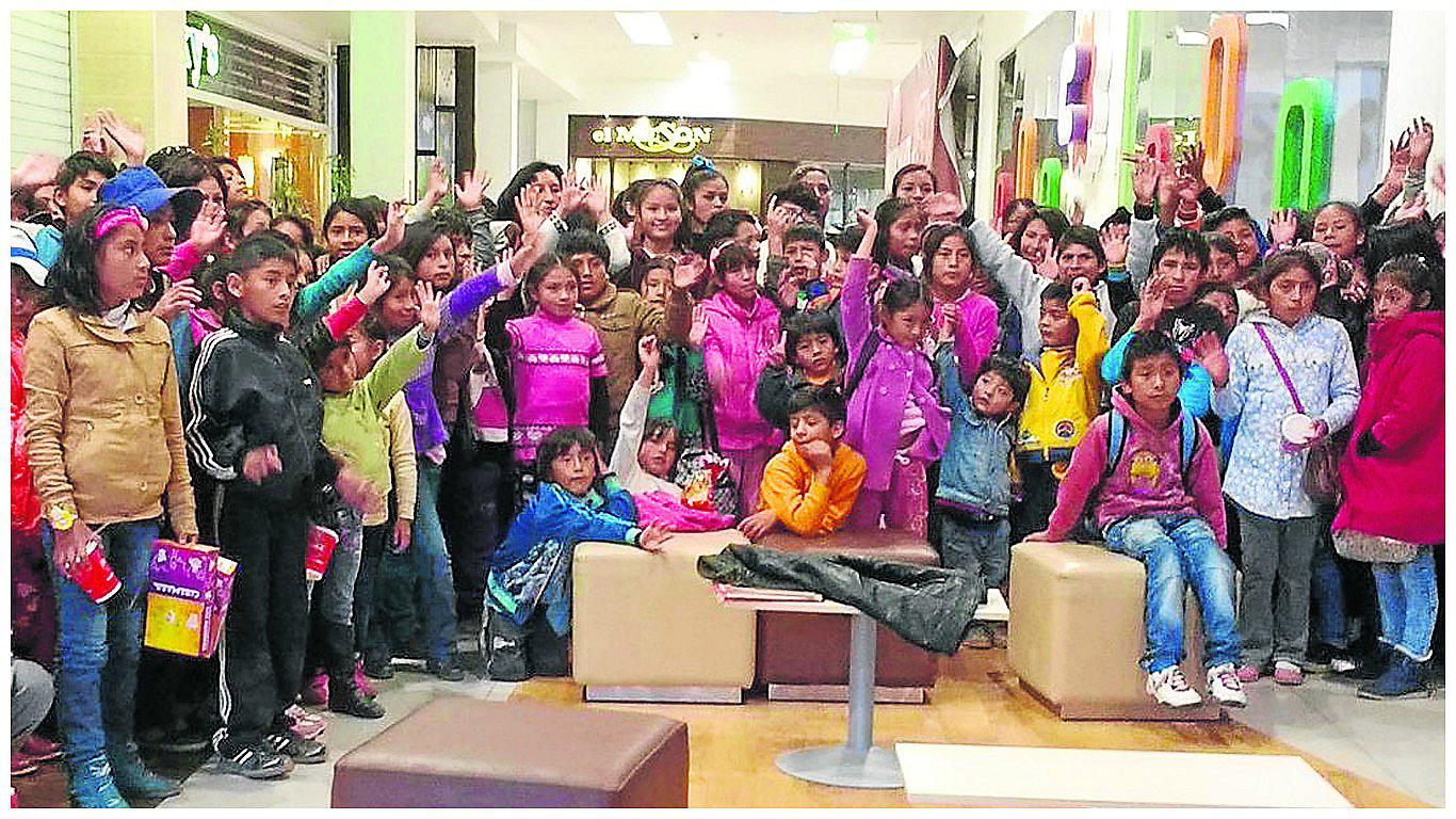 Programa Yachay lleva gratis al cine a 200 niños trabajadores 