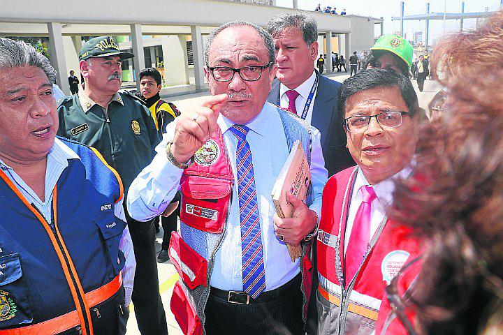 Minedu alista demanda contra el GORE por prohibir tareas escolares