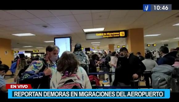 Usuarios reportan largas colas en el área de Migraciones del aeropuerto Jorge Chávez. (Canal N)