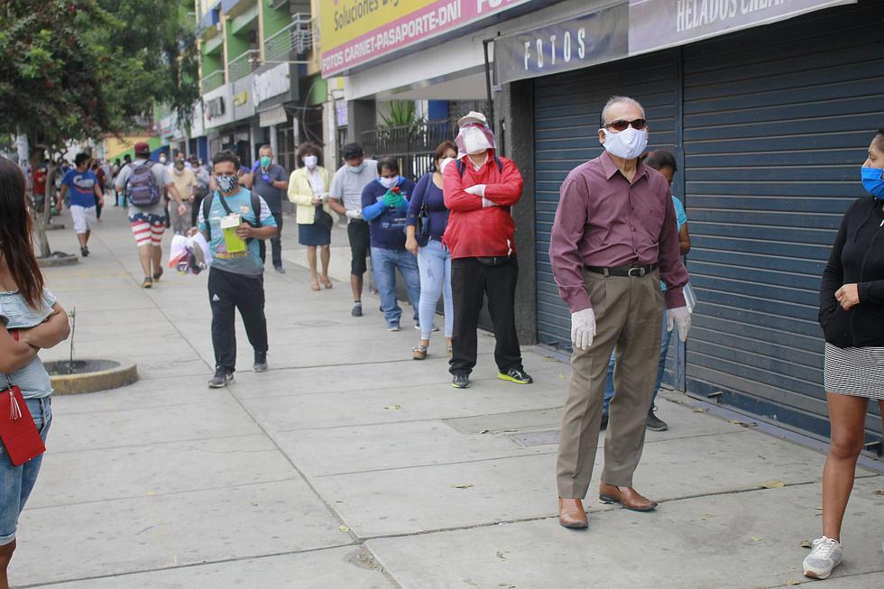 Largas colas en el centro histórico de Trujillo (GALERÍA) 