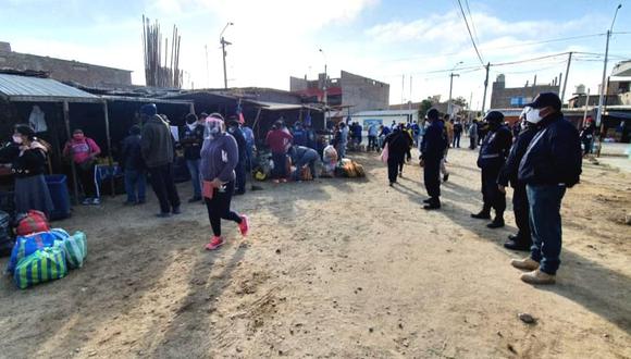 Doscientos ambulantes son desalojados por invadir y generar aglomeraciones en mercado paiteño. (Foto: Municipalidad de Paita)