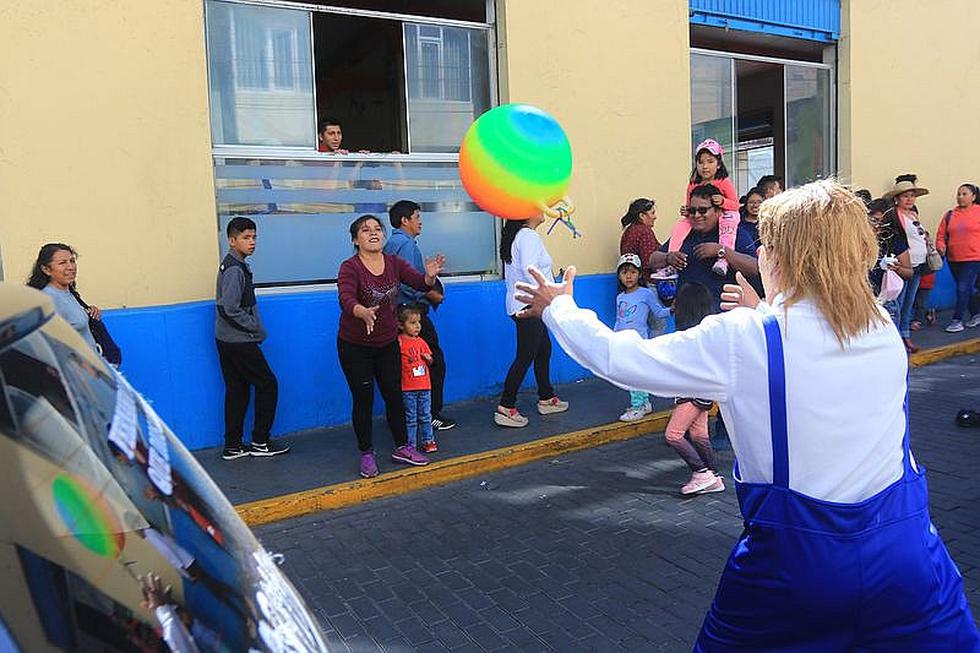 Payasos armaron fiesta en las calles del Centro Histórico (FOTOS y VIDEO)