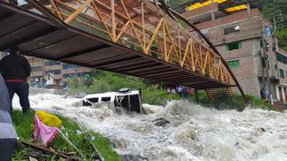 Hombre muere y otras tres personas resultan heridas tras caída de una camioneta al río Chichanaco, en Puno (VIDEO)