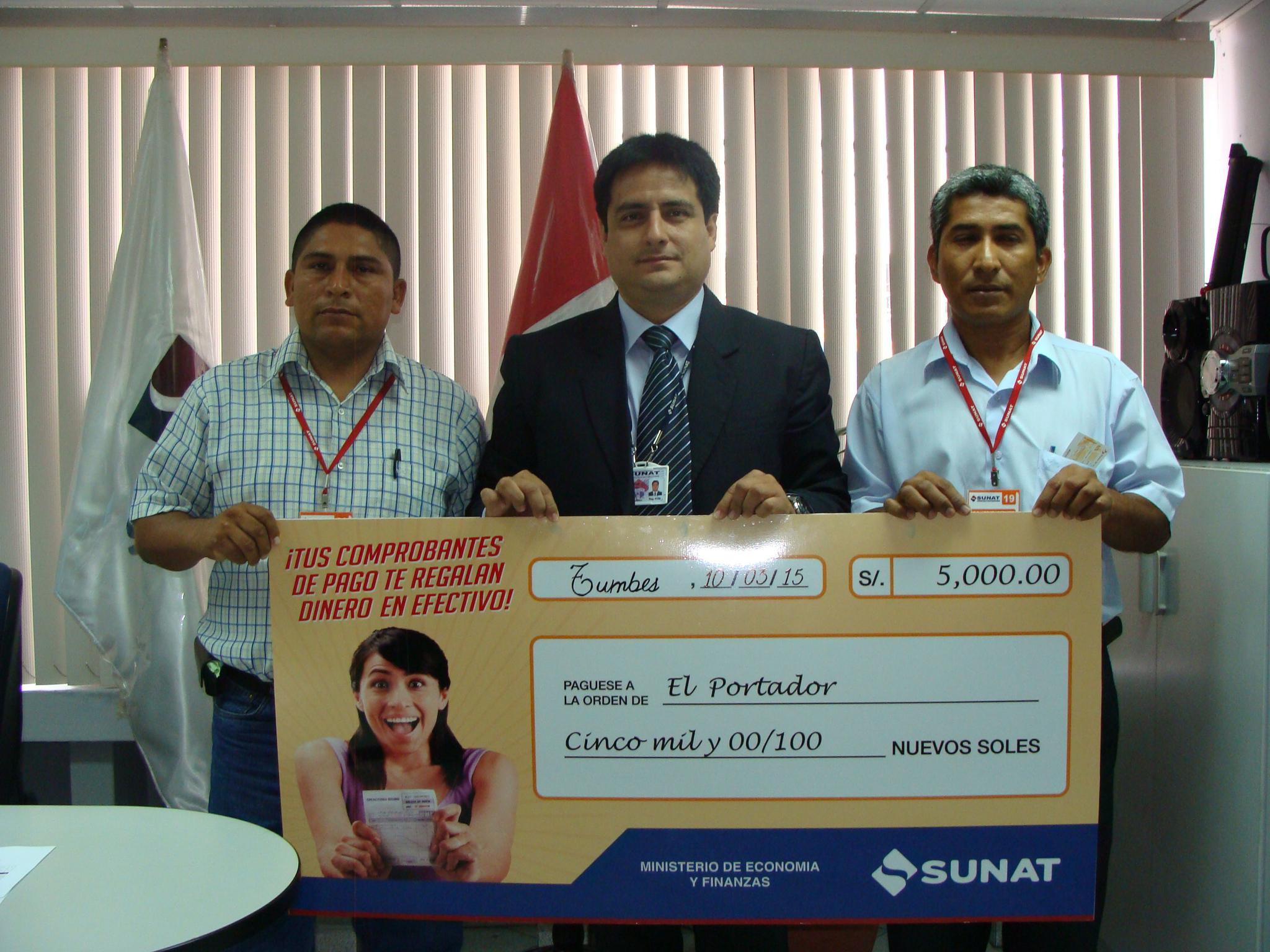 Tumbes: Sunat premia a dos tumbesinos en el sorteo de comprobantes de pago