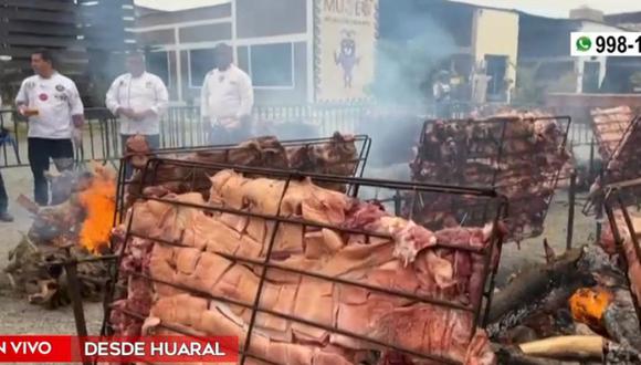 Fiesta gastronómica se vive en Huaral con el inicio hoy, viernes 14, del Festival del Chancho al Palo. (Captura: América Noticias)