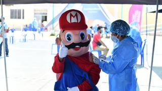 YouTuber José Mamani Zamata se disfrazo  de Mario Bross e invitó a vacunarse