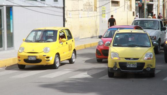 México: Taxistas marchan en contra de empresa y esta ofrece viajes gratis
