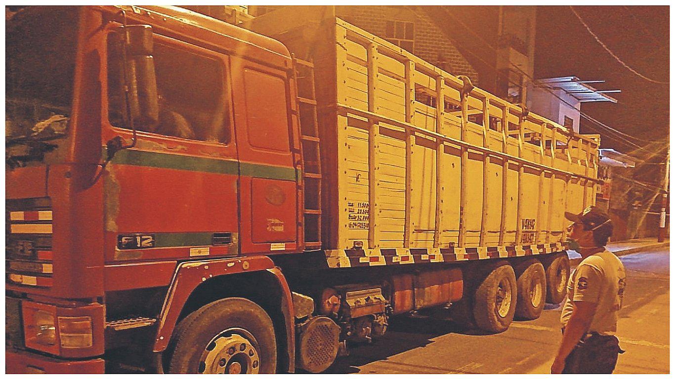 Capturan a tres personas con 660 sacos de cebollas