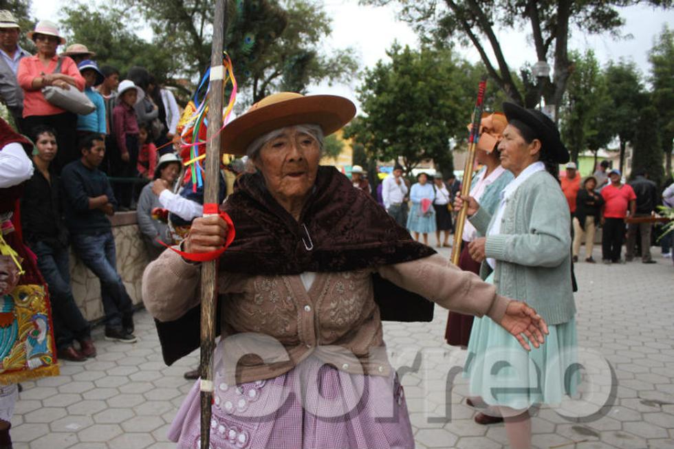 Los Shapis demuestran  devoción por la santísima 'Cruz de Mayo' (FOTOS)