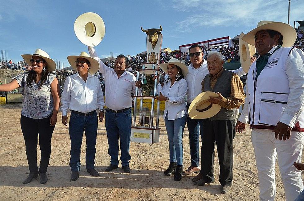 Rey Manolo obtiene su tricampeonato en evento Campeón de Campeones en Socabaya [FOTOS]