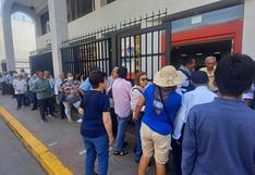 Ica: larga fila de adultos mayores en el Banco de La Nación por cobro del Fonavi