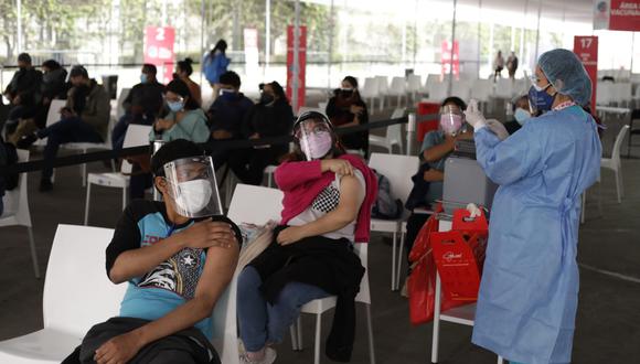 Minsa anuncia que desde el lunes 27 de setiembre se vacunará contra el COVID-19 a jóvenes de 21 y 22 años en Lima y Callao. (Foto: Britanie Arroyo / @photo.gec)
