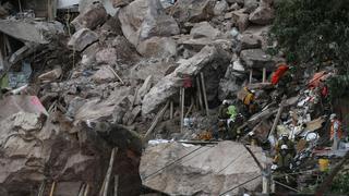 México: Encuentran los cuerpos de una mujer y su hijo en derrumbe de un cerro 