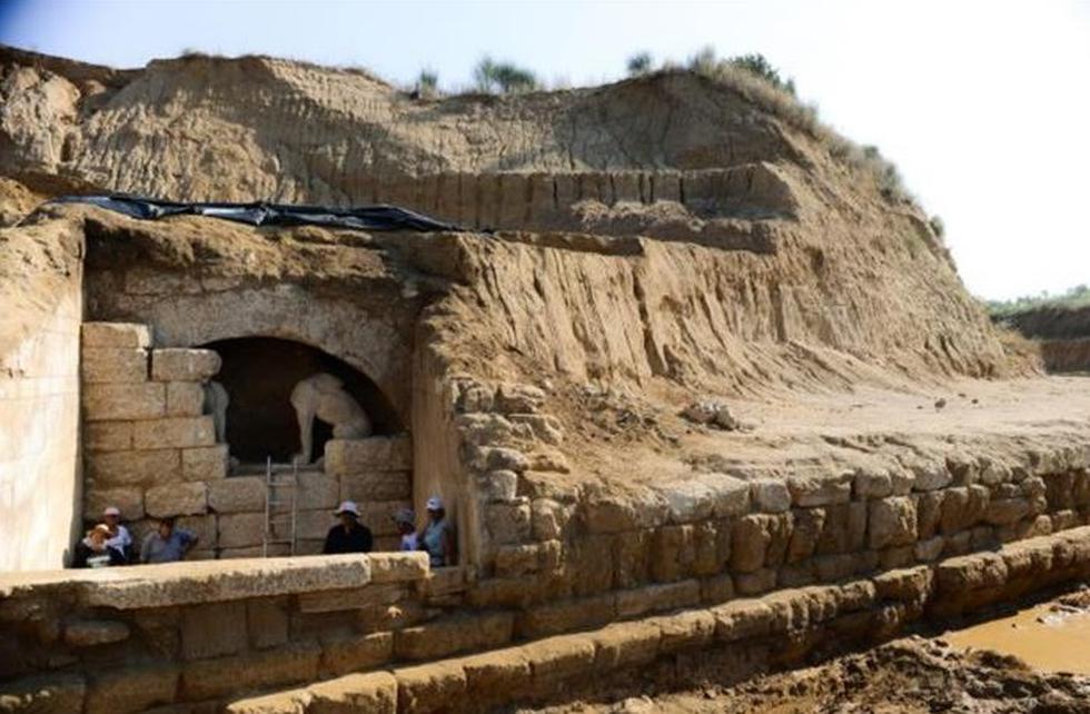 Grecia Descubren tumba muy bien conservada de la época de Alejandro