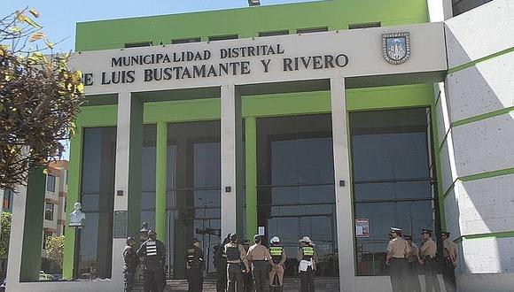 Regidores aumentan sueldo a alcalde distrital Paul Rondón