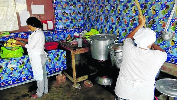 Con comedores ayudan a más 3 mil damnificados en Paita 