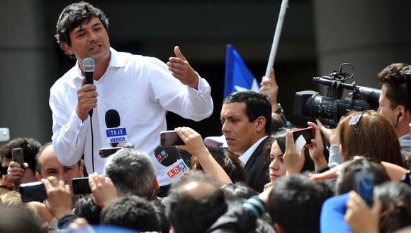 El candidato presidencial chileno Franco Parisi habla durante un mitin de campaña en Chillán, a 405 kms de Santiago el 14 de noviembre de 2013. (Foto: HECTOR RETAMAL / AFP)