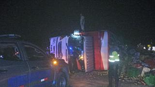 Áncash: Camión sufre vuelco al cruzar por óvalo Vesique