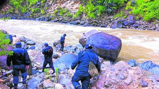 Chofer de trailer muere al caer a un abismo