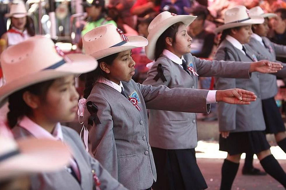 Escolares desfilan con el propósito de participar en la Parada Militar (FOTOS)