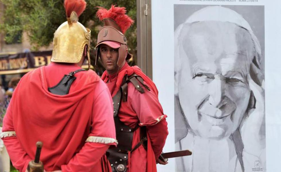 Juan Pablo II y Juan XXIII fueron proclamados santos (FOTOS)