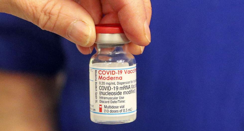 Imagen de un vial de la vacuna Moderna contra el coronavirus. (Foto de Steve Parsons / POOL / AFP).