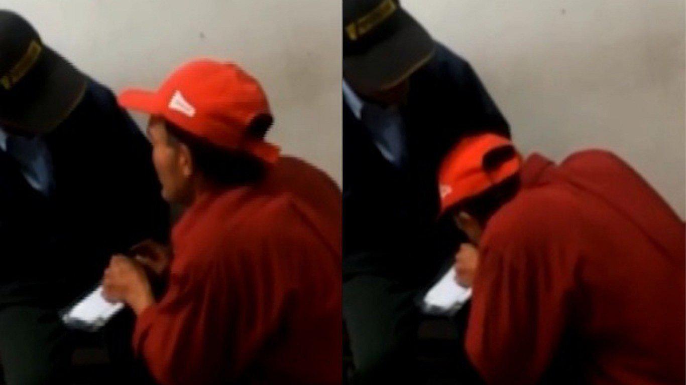 Delincuente se arrodilla, besa la mano y pide perdón a su víctima tras robarle su dinero (VIDEO)