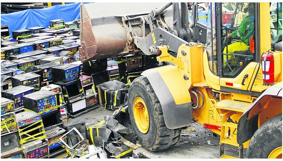 ​Destruyen máquinas tragamonedas ilegales decomisadas en la región Junín