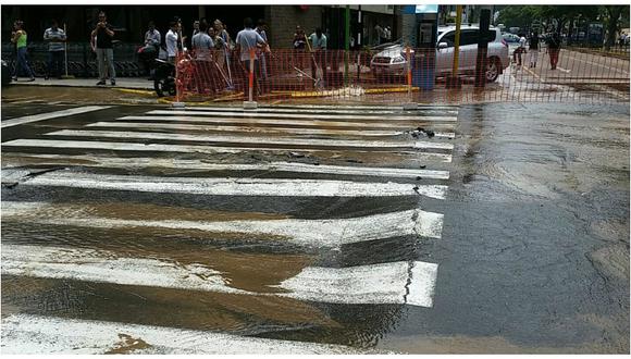 ​Miraflores: usuarios reportan gran aniego en avenida Pardo (VIDEO)