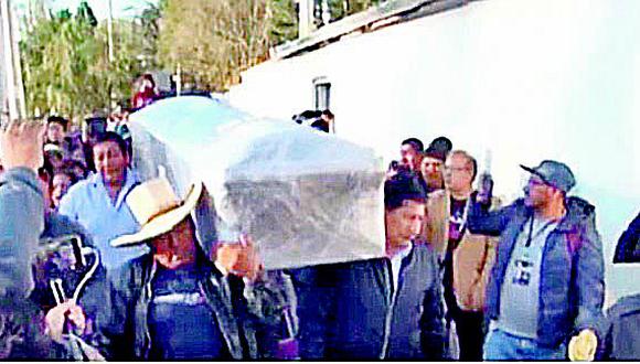 Multitud recibió restos de Marisol Estela Alba en Cajamarca 