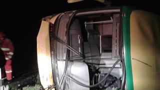 Dos mueren en choque de camión y camioneta en la carretera Panamericana Sur de Arequipa