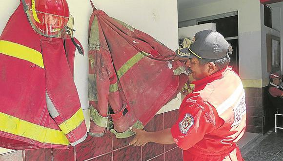Piura: Los bomberos trabajan con uniformes de hace más de 15 años