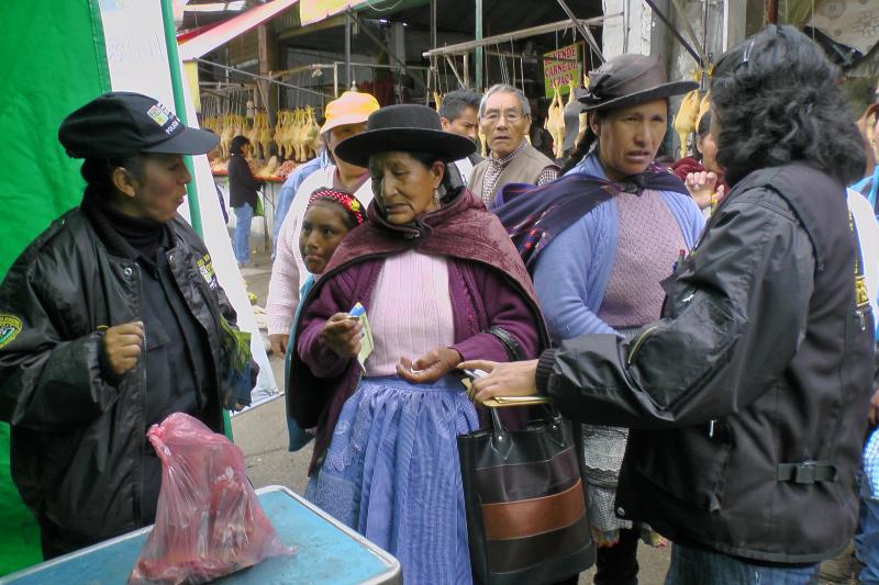 Con balanzas adulteradas roban hasta 2 kilos en peso