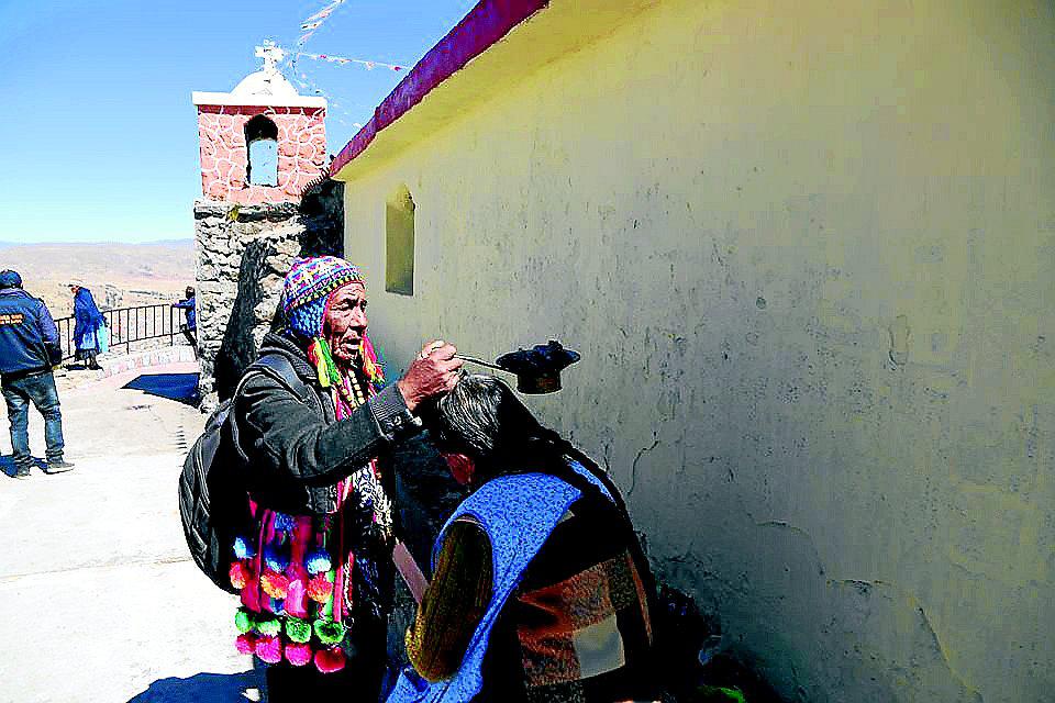 Feligreses peregrinan hasta la ciudad de Juli para implorar por justicia