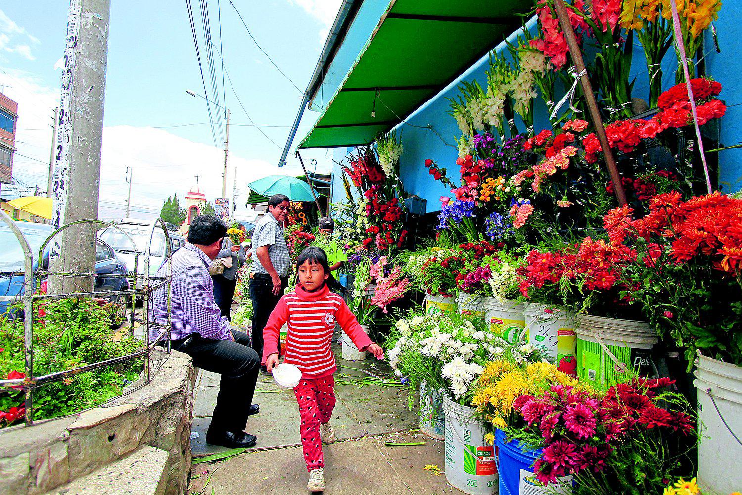 ​Comerciantes triplicaron ventas en semana de Todos los Santos