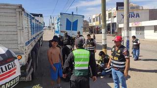 Arequipa: Policía interviene tráiler que transportaba a más de 50 extranjeros en La Joya