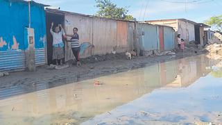 Pobladores de Piura afectados por lluvias: “Nuestras casas se están hundiendo en esta laguna”