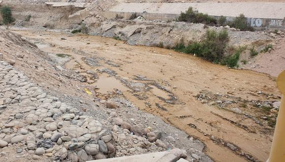 El río Seco, llamado así porque no tiene agua 9 meses del año, se reactivo bajando por el distrito Gregorio Albarracín. (Foto: Difusión)
