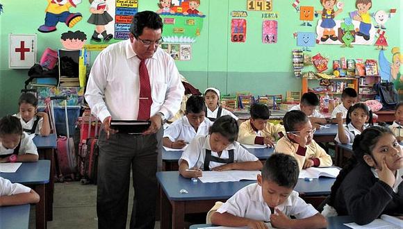 Ministerio de Educación dispone aumento para profesores con encargatura
