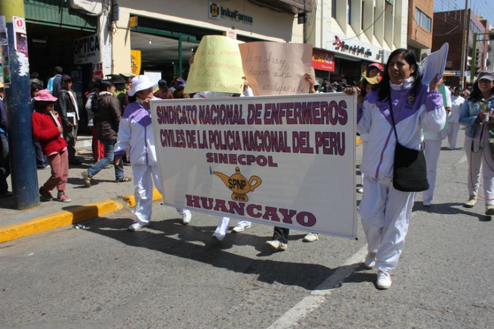 Enfermeras de la PNP y Ejército Peruano protestan
