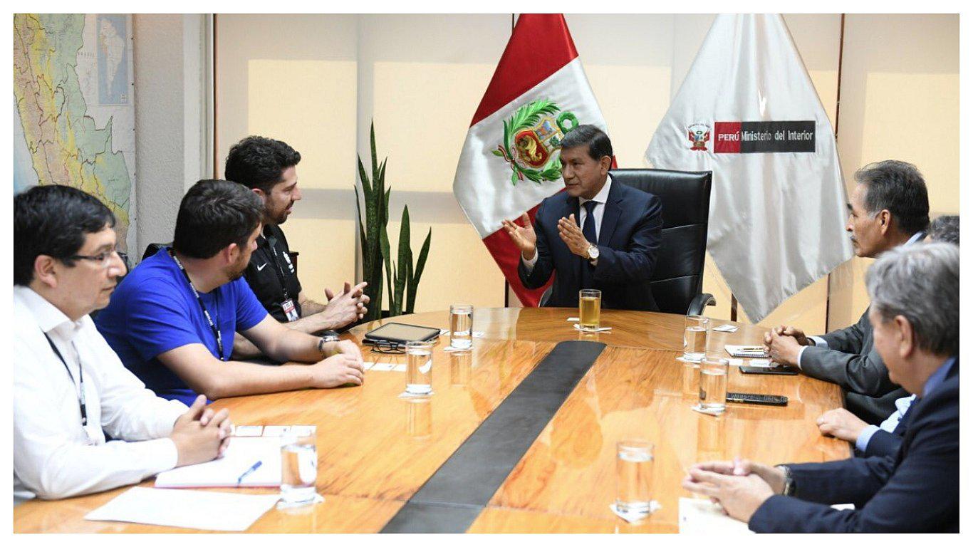 Copa Libertadores: ministro del Interior se reunió con dirigentes de Conmebol 