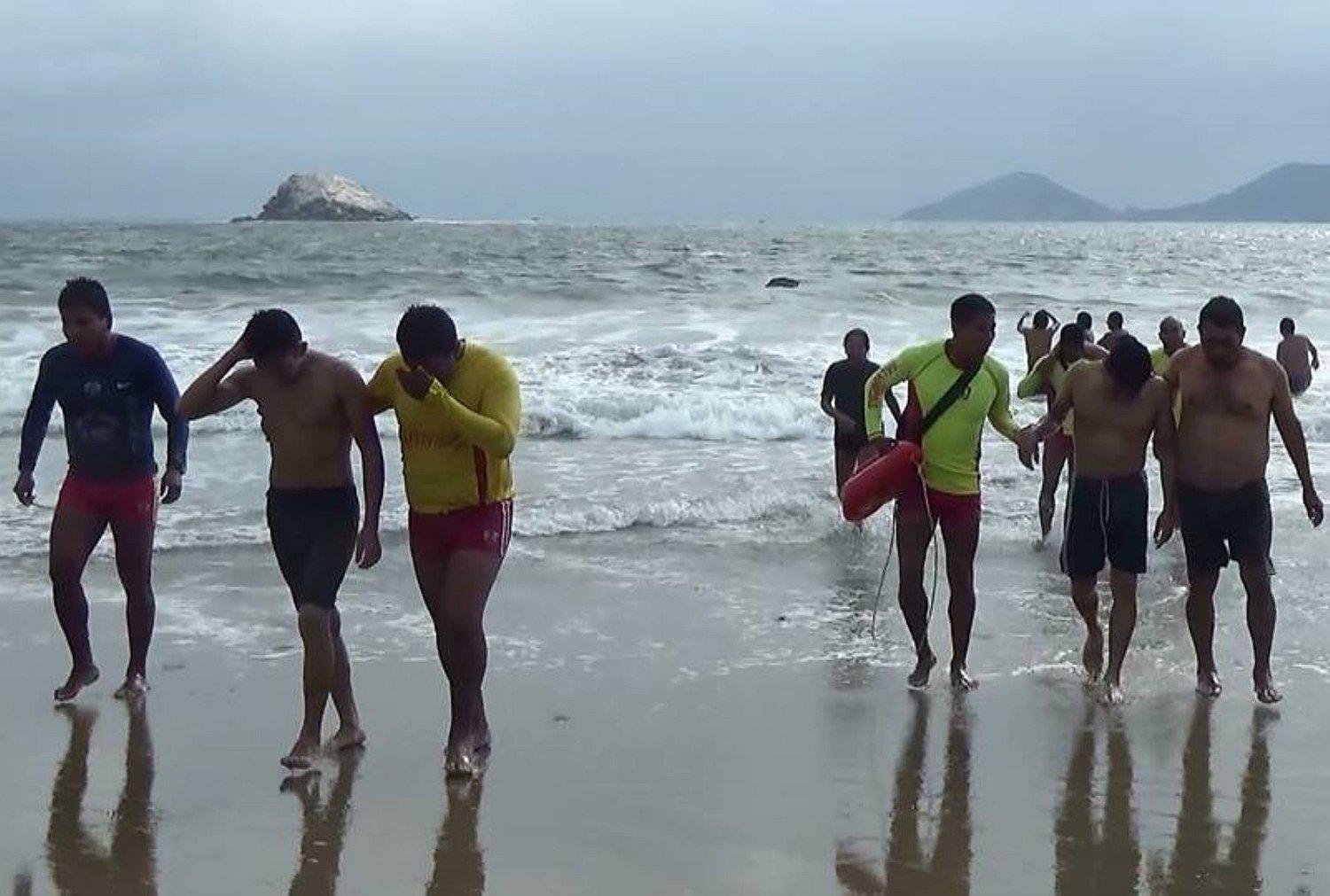 Rescatan a siete personas de morir ahogadas en playas de Áncash