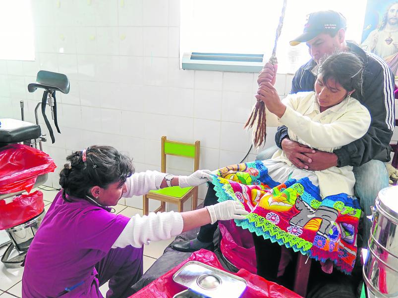 La práctica de parto vertical en Churcampa da la vuelta al mundo