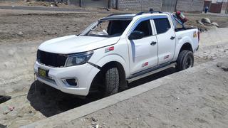 Tacna: Camioneta con logo del Gobierno Regional cae al canal Uchusuma