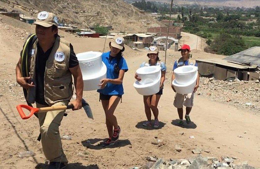 Peruanos crean inodoro que no necesita de agua [FOTOS]