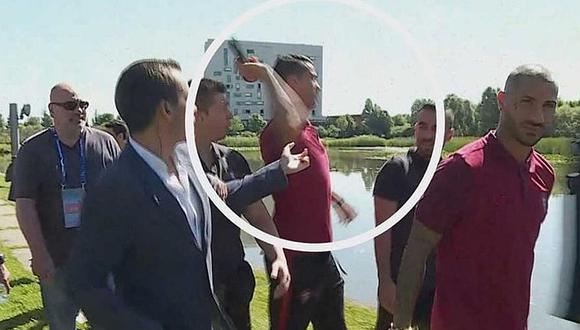 Cristiano Ronaldo lanza el micrófono de un periodista al agua (VIDEO)