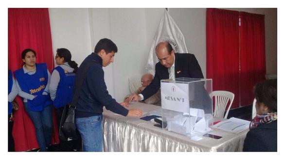 Periodistas participan de fiesta electoral (VIDEO) 