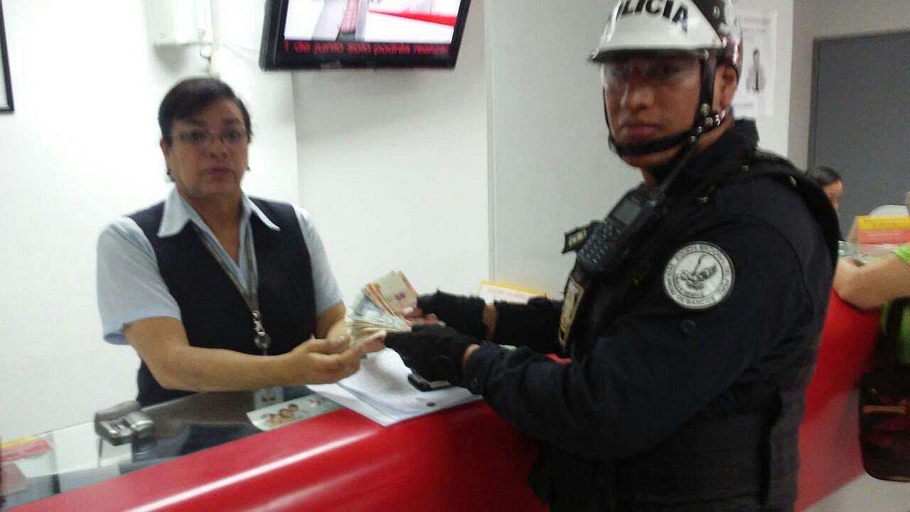 Chiclayo: La Policía evita que "tarjeteros" roben dinero de cajero (VIDEO)