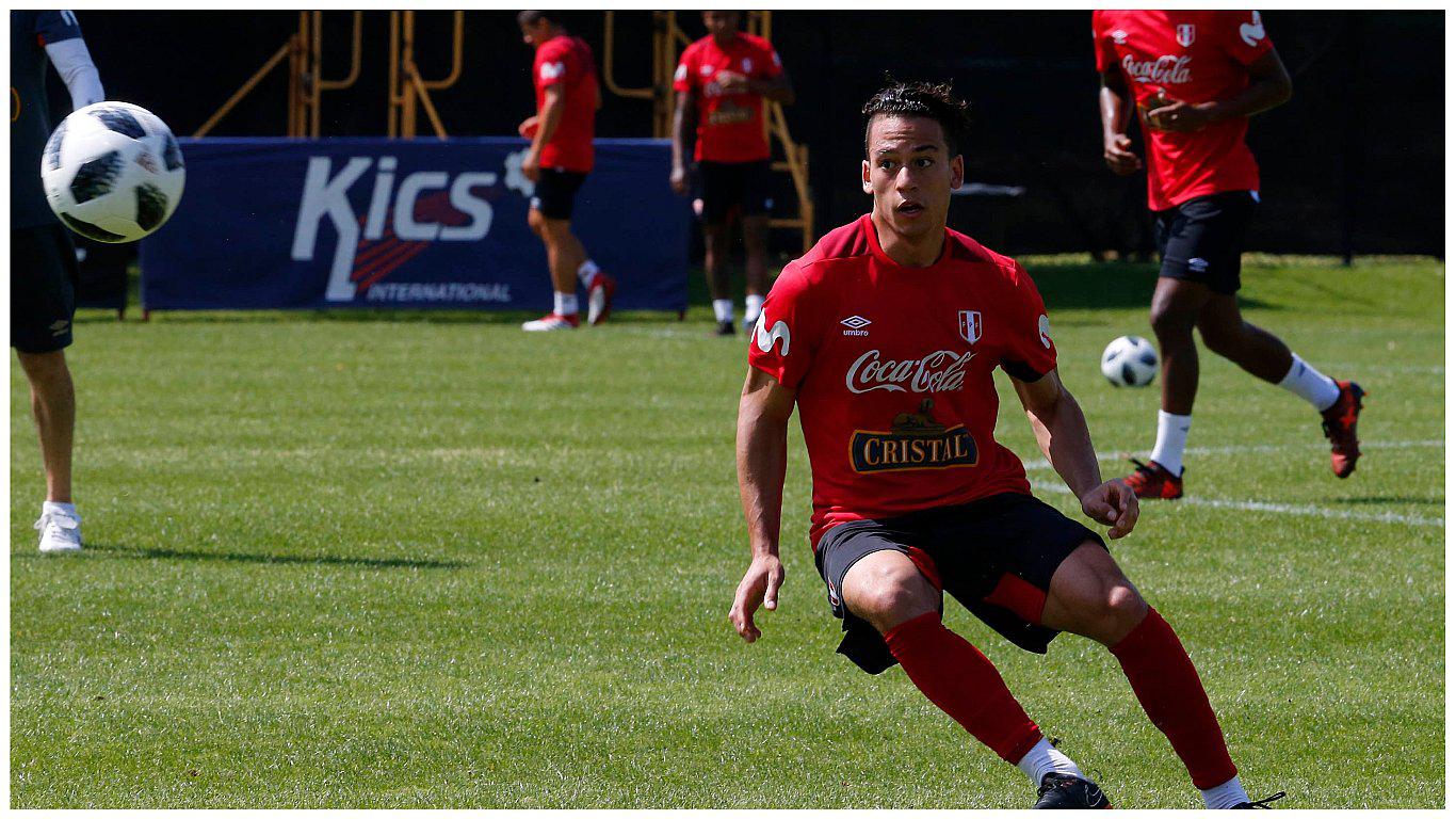 Cristian Benavente llegó a Lima a horas del Perú vs. Escocia (FOTOS)